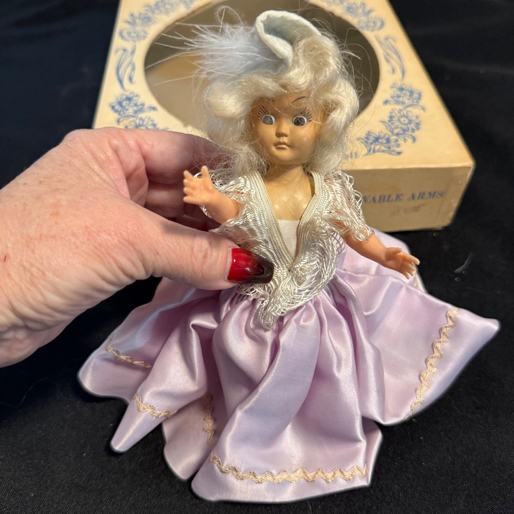 Vintage 1950s International Costume Doll Set w/ Boxes, Hong Kong, 5 Dolls - Picture 7 of 12